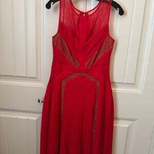 BCBGMAXAZRIA Sleeveless Chevron Pleated Lace
